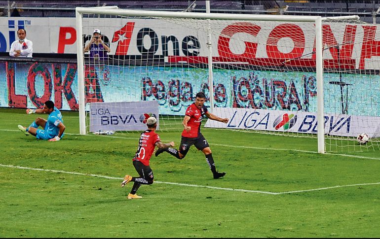 MAGISTRAL. El cobro del penalti por parte de Víctor Malcorra (#7) fue certero para vencer a Jesús Corona. IMAGO7