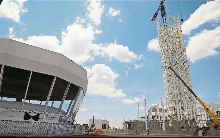 EDIFICACIÓN. El Aeropuerto, ubicado en la Base Militar de Santa Lucía, tendrá un costo inicial de 75 mil MDP. EFE