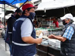 En El Baratillo se colocaron filtros sanitarios para regular el ingreso de clientes. ESPECIAL / A. de Guadalajara