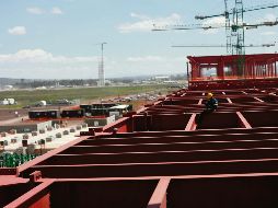 INVERSIÓN. El Aeropuerto de Santa Lucía es una obra primordial para el Gobierno Federal. EFE