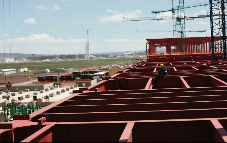 INVERSIÓN. El Aeropuerto de Santa Lucía es una obra primordial para el Gobierno Federal. EFE