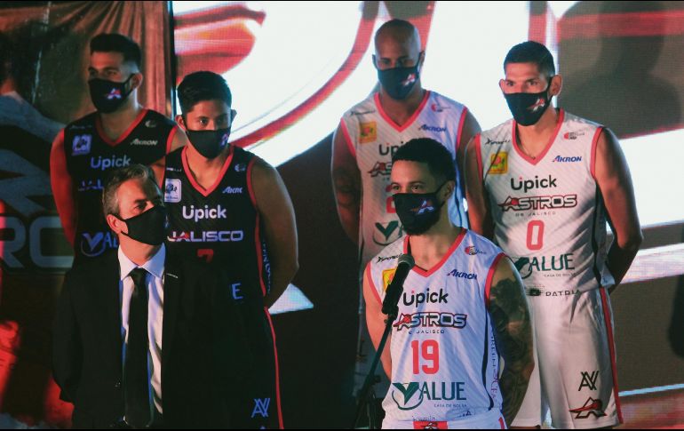 PREPARADOS. Sergio Valdeolmillos (izq.) dirigirá a los Astros, que debutan el viernes ante los Aguacateros de Michoacán.  EL INFORMADOR / A. CAMACHO