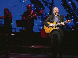 SERRAT. En sus presentaciones interpreta textos de Mario Benedetti, el poeta más cantado en español. EFE