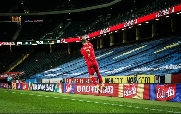 Un partido que dominó de principio a fin el equipo de Fernando Santos, que, una vez más, encontró en Cristiano la mejor solución para desestabilizar el encuentro. EFE / M. Cruz