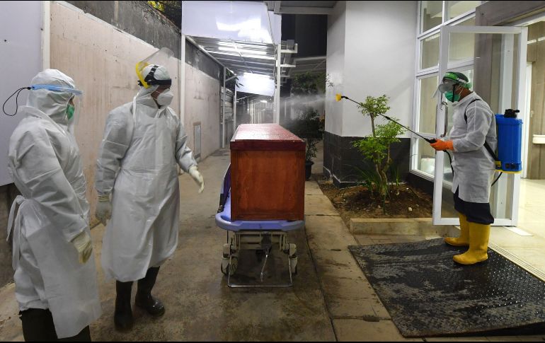 Más de la mitad de los decesos por COVID-19 se dieron en EU, Brasil, India y México. AFP/A. Berry