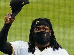 JOSH BELL. La figura de los Piratas de Pittsburgh encabezó ayer el homenaje al “Cometa de Carolina”.  AP