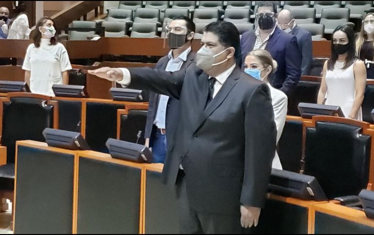 Martínez Sandoval es abogado por la UdeG con dos maestrías, en derecho tributario y en derecho público por la Universidad Panamericana. TWITTER/ @LegislativoJal