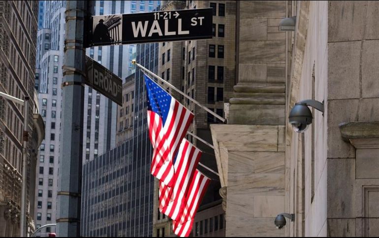 Todos los sectores corporativos quedaron en rojo y entre ellos el energético fue el más perjudicado. EFE/ARCHIVO