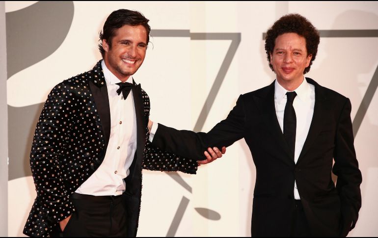 Diego Boneta y Michel Franco desfilaron juntos en la alfombra roja de Venecia. AP/J. Ryan
