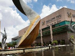 La oxidación en la escultura puede ser causada por el cloro en el agua de la fuente y la falta de mantenimiento. EL INFORMADOR/G. Esparza