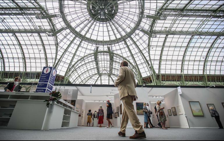 En las últimas dos semanas, Francia ha llegado a superar el millón de pruebas de diagnóstico semanal, pero el gobierno quiere descongestionar el sistema y acelerar los circuitos facilitando los controles entre personas sintomáticas y de riesgo. EFE / M. Badra