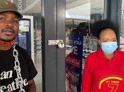 La cadena Clicks es la responsable de la campaña que ha generado una oleada de protestas. TWITTER/ @EFFSouthAfrica