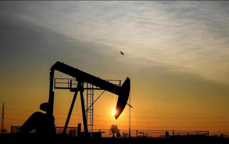 En la semana la caída en los precios del crudo suma alrededor de siete por ciento. EFE/ARCHIVO