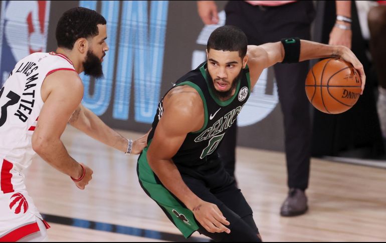 La estrella de los Celtics, Jayson Tatum, anotó 29 puntos. EFE/E. Lesser
