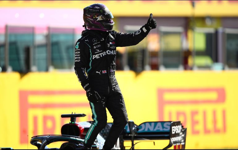 El líder del Mundial de F1 cubre los cinco mil 245 metros de la pista en un minuto, quince segundos y 144 milésimas. AP / B. Lennon