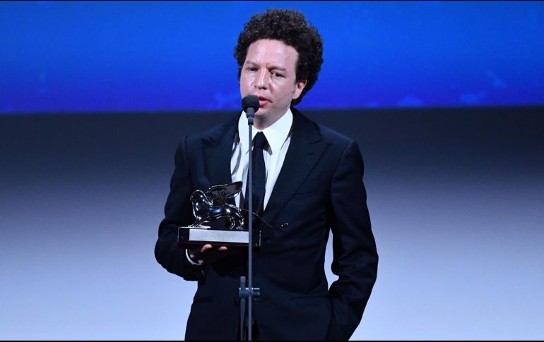 El cineasta recibió este sábado el premio en la edición 77 de La Mostra. EFE / E. Ferrari