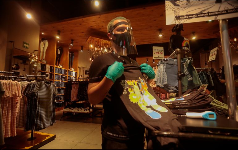 Economistas advierten que el IMSS solo presenta el panorama del empleo formal en México, donde 53% de la población ocupada trabaja en la informalidad. EL INFORMADOR/ARCHIVO