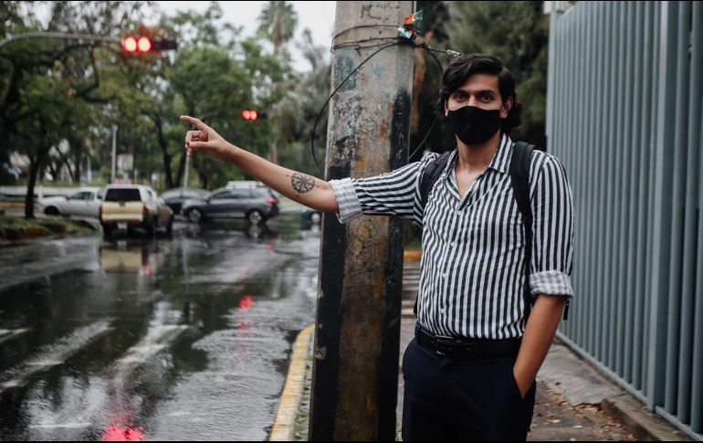 Kevin Amézquita tenía que abordar tres autobuses para llegar a la casa de su novia. EL INFORAMDOR/G. Gallo