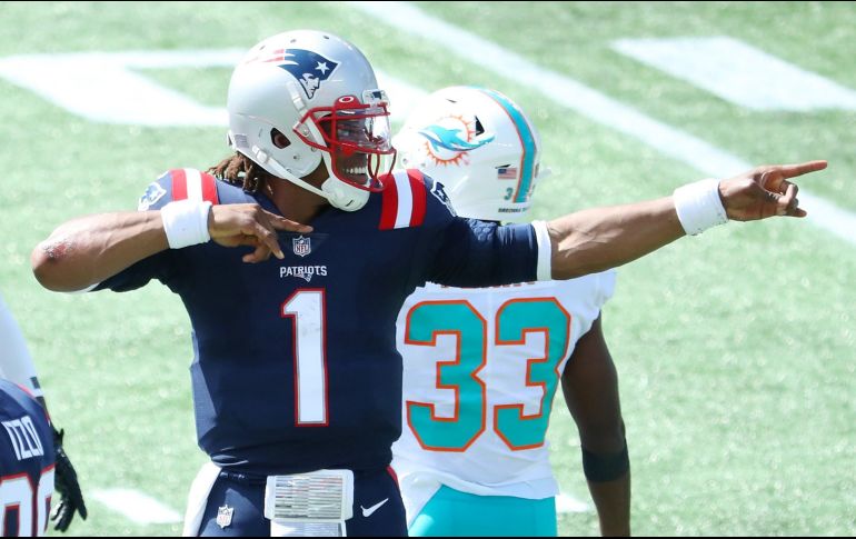 Cam Newton no desentonó como sucesor de Tom Brady al anotar dos touchdowns en acarreos este domingo. AFP / M. Meyer