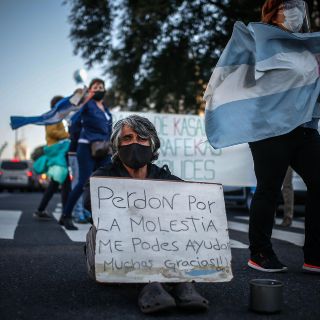 Cientos salen a las calles de Argentina contra el gobierno y la cuarentena