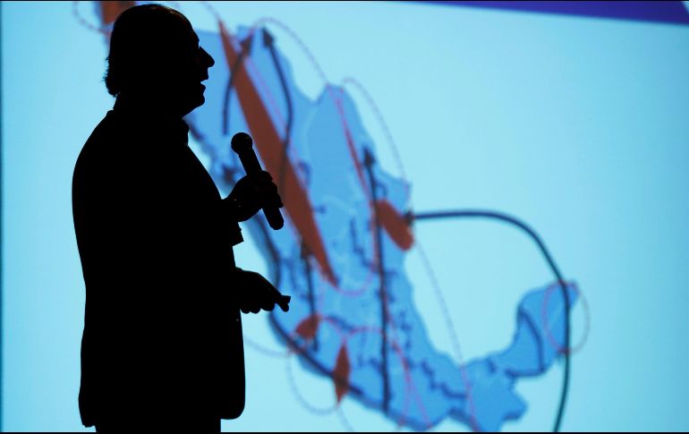 El Presidente señala que Felipe Calderón embaucó al país en una estrategia militar para combatir al narcotráfico, pero, indica, se exacerbó la violencia y se multiplicó las zonas bajo el control de la delincuencia. EFE / ARCHIVO