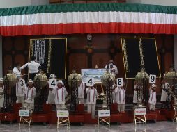 En la rifa del monto equivalente al avión presidencial se dieron 100 premios de 20 millones de pesos cada uno. SUN/G. Espinosa