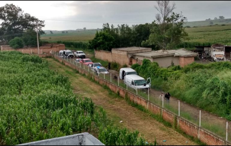 Los cuerpos que se encontraban en la vía pública son reportados por medio de una llamada anónima al 911. ESPECIAL