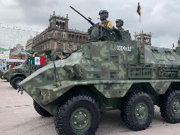 Los mexicanos que se acercaron al Centro Histórico aseguran que las autoridades debieron considerar haber dejado ingresar a la gente con su cubrebocas. SUN / B. Fregoso