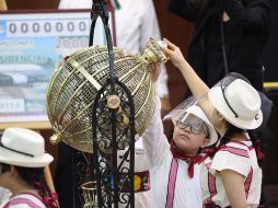 La rifa del valor del avión presidencial mexicano repartió ayer 100 premios de 20 millones de pesos cada uno. SUN/ARCHIVO