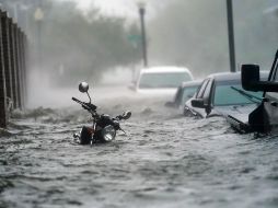 Una vialidad luce hoy inundada en Pensacola, Florida. AP/G. Herbert