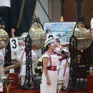 AMLO confirma comprador de avión presidencial tras "éxito" de sorteo