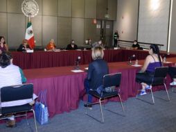 El encuentro entre víctimas y funcionarios públicos, que se llevó a cabo en la Secretaría de Gobernación, se alargó por más de dos horas. TWITTER/@SEGOB_mx