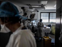 Médicos atienden hasta 10 con COVID-19 por turno