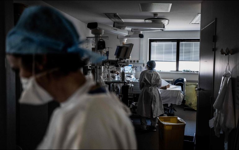 Médicos atienden hasta 10 con COVID-19 por turno