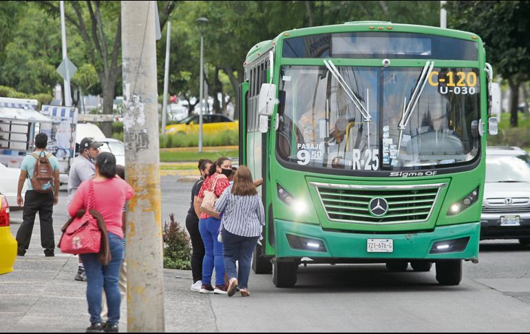 MOLESTIAS. Para los pasajeros de la C-120, las autoridades encargadas de la movilidad en la ciudad fallaron en prevenir a los usuarios sobre las modificaciones a la ruta. EL INFORMADOR • G. Gallo