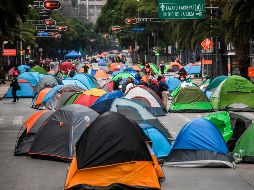 Manifestantes acampan este domingo en la avenida Juárez, en el centro de Ciudad de México. AFP/P. Pardo