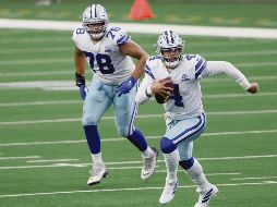 HÉROE. Dak Prescott (#4) fue la figura al anotar tres veces por la vía terrestre y comandar la remontada. AFP • T. Pennington