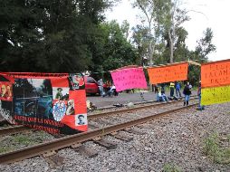 Integrantes del magisterio bloquen hoy una vía en Pátzcuaro. SUN/