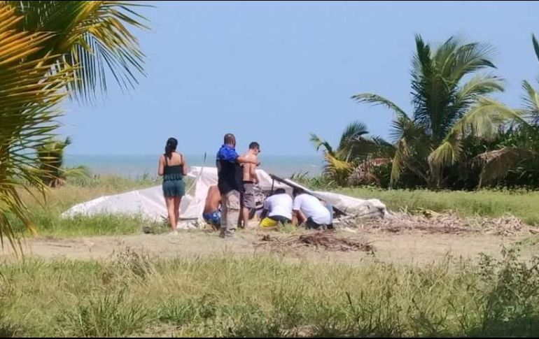 Una mujer herida fue trasladada a un hospital para su mejor atención. TWITTER/@VivoNoticiasVer