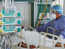 META. Para mejorar la atención en los hospitales COVID-19,  el  Insabi  tiene como meta contratar 16 mil 160 médicos este año, pero hasta el 17 de septiembre solamente van cinco mil 392, responde por Transparencia. AFP