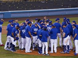 El resultado, combinado con la derrota de San Diego ante los Angelinos de Los Angeles, aseguró que los Dodgers encabezaran la División Oeste del 'Viejo Circuito' una vez más. AP