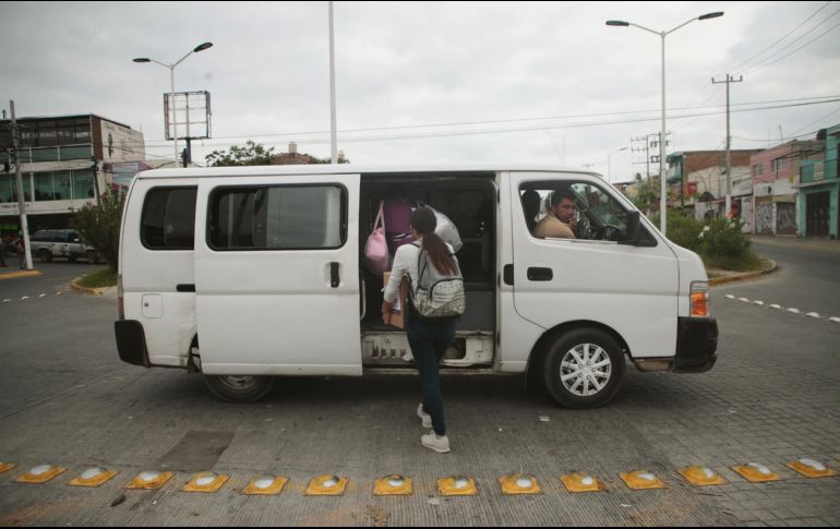 En tanto no se concreta el funcionamiento de las cuencas de  servicio, las autoridades permitirán la operación de las camionetas en las colonias más necesitadas de conectividad. EL INFORMADOR/F. Atilano