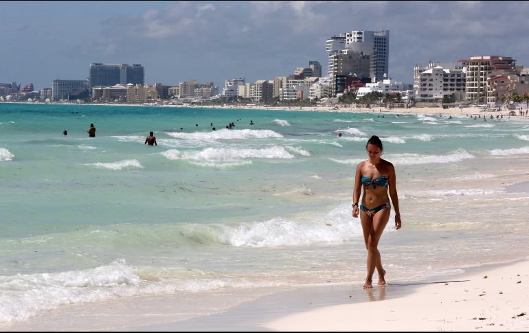 Al destacar las bellezas naturales, la cultura y el pasado histórico del país, el Mandatario destaca la cantidad de mexicanos que viven de su trabajo en la llamada industria sin chimeneas. EFE / ARCHIVO