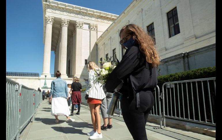 Los restos de la jueza Ruth Bader Ginsburg serán mostrados hoy y mañana, jueves, para ser traslados el viernes al Capitolio. EFE/M. Reynolds