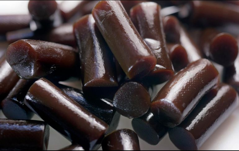 Ingerir tan sólo 56 gramos de regaliz negro al día durante dos semanas podría provocar una arritmia, advirtió la Administración de Alimentos y Medicamentos de Estados Unidos. AP/ARCHIVO