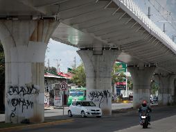 En las columnas que tendrán arte urbano se podrían colocar 4 mil metros cuadrados de plantas y enredaderas. EL INFORMADOR / F. Atilano
