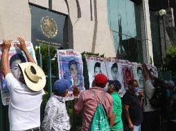 Padres de los 43 se manifestaron en el Consejo de la Judicatura Federal para recibir información sobre los jueces que han concedido la liberación de los presuntos implicados. SUN / C. Mejía