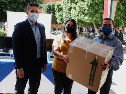 De Juan Carlos Flores (izq.), secretario de Educación, y Guillermo Romo Romero (der.), presidente de Bloom Farms y de Grupo Mega. EL INFORMADOR/G. Gallo