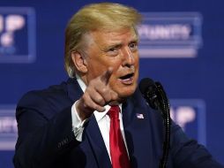 El presidente de EU, Donald J. Trump, habla durante el evento de campaña 'Black Economic Empowerment: The Platinum Plan' en el Cobb Galleria Center en Atlanta. EFE/T. Chapell