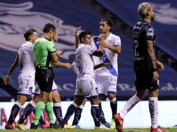 Jugadores del Puebla festejan una anotación ante Querétaro este viernes. EFE/H. Ríos